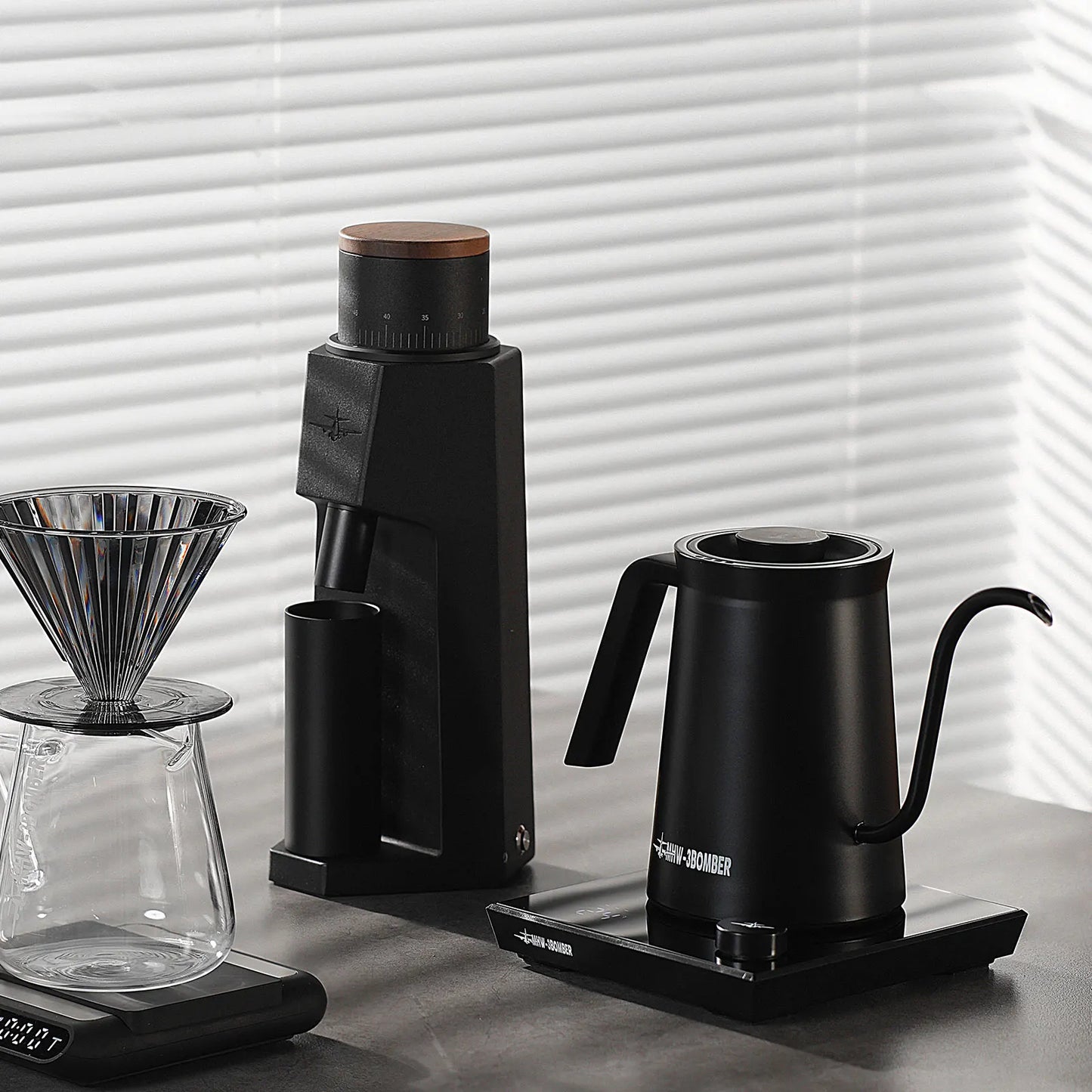 MHW-3BOMBER Smart Electric Coffee Kettle Precise Temperature Control - POCILLO